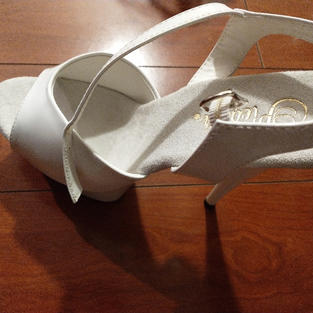 Heels | NWT.